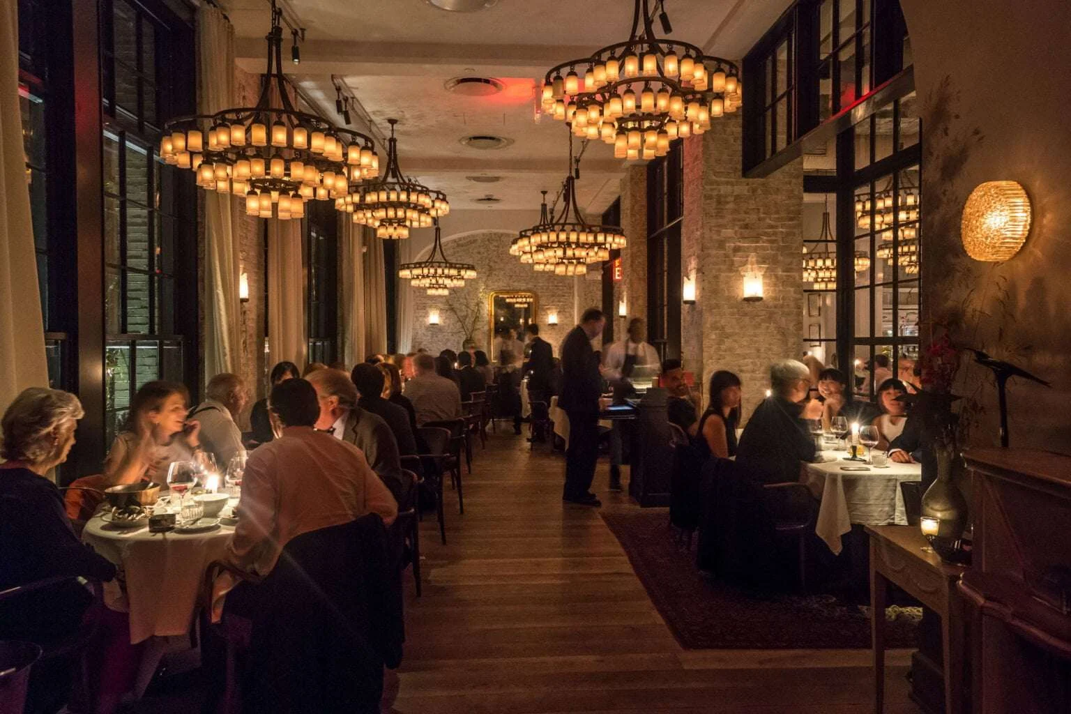 Eleganckie wnętrze restauracji Forgeen w Warszawie